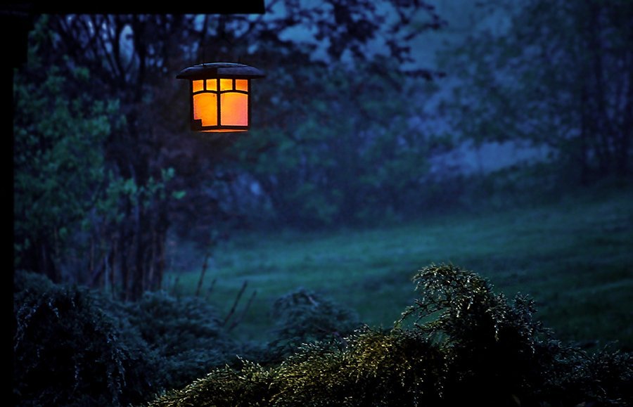 farol en la noche